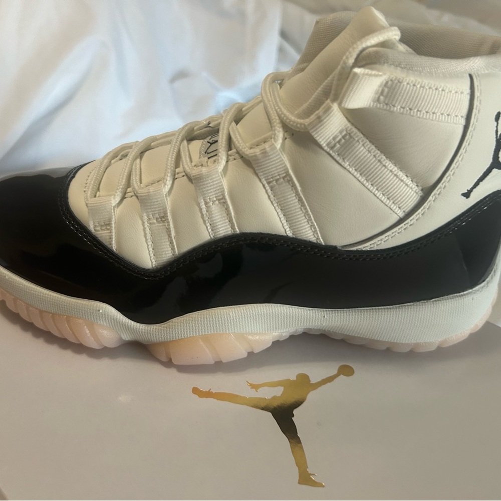 Shoes, Jordan 11 Retro Neapolitan size 6 women’s